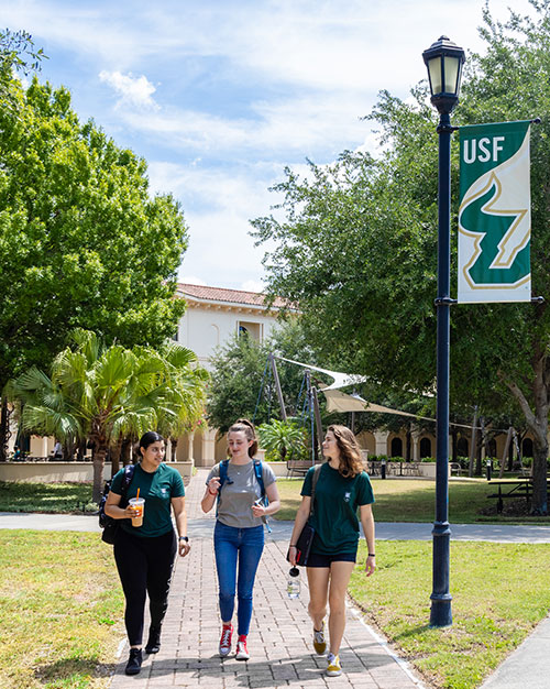 Students walking on USF Sarasota Manatee Campus